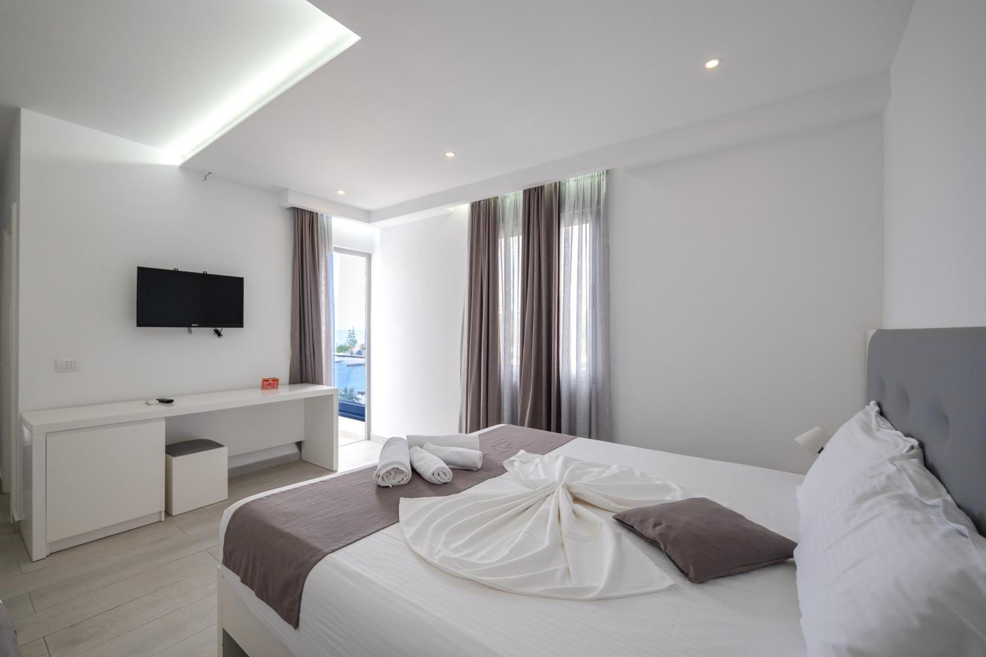 Era 3* Sarandë