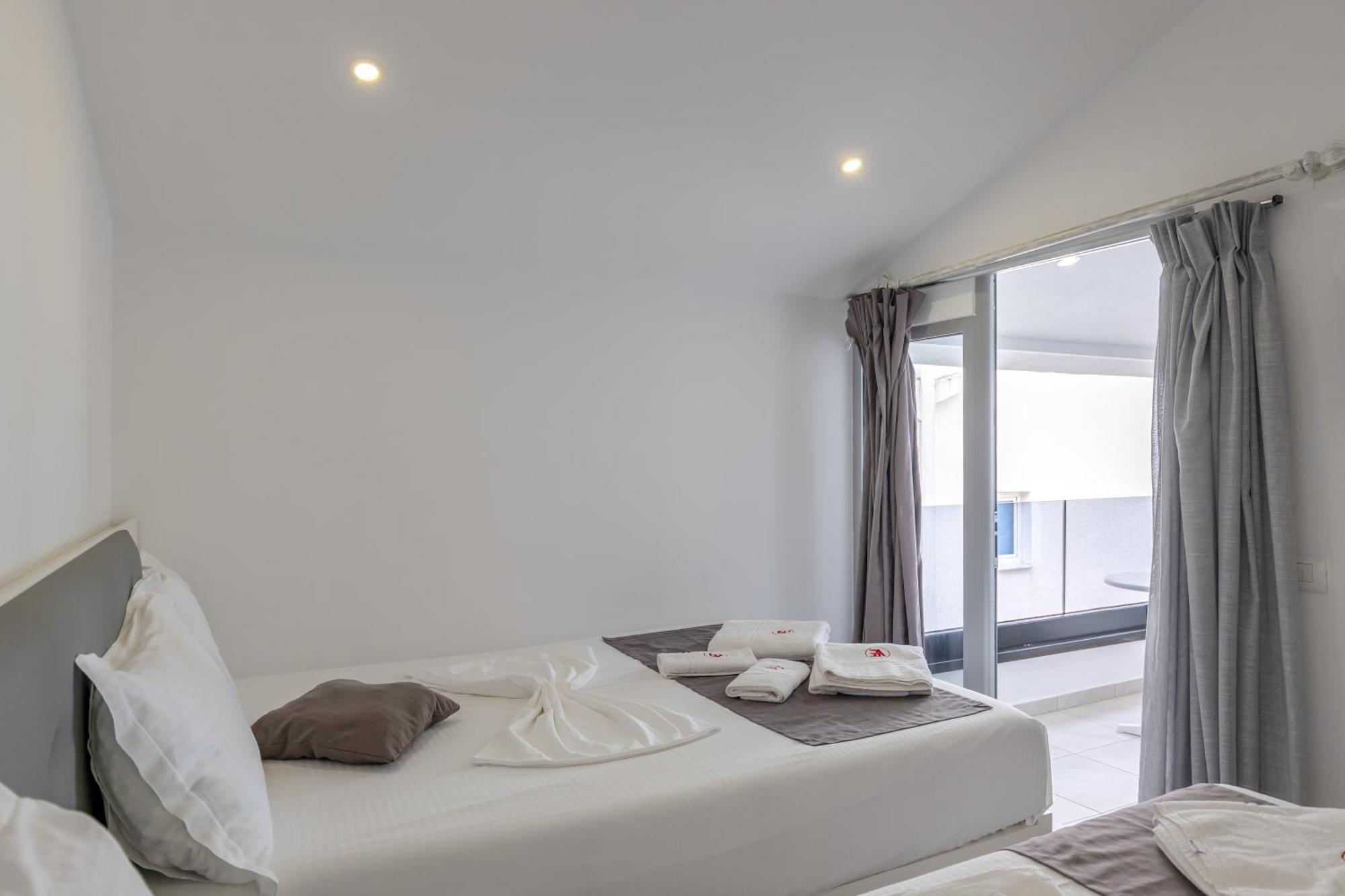 Era Hotel 3*