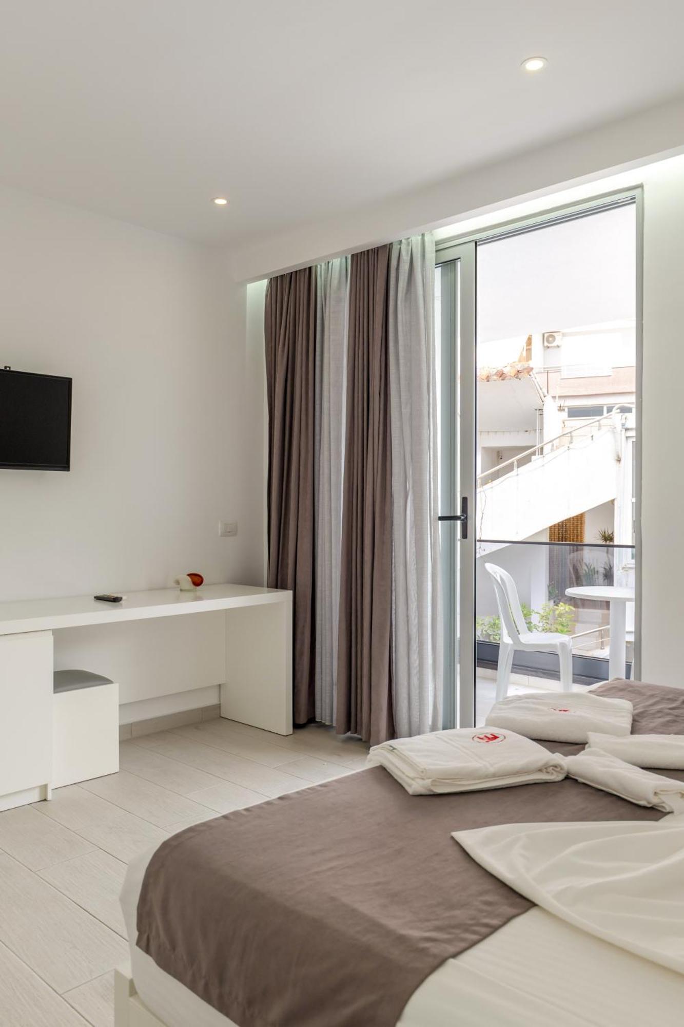 Era 3* Sarandë